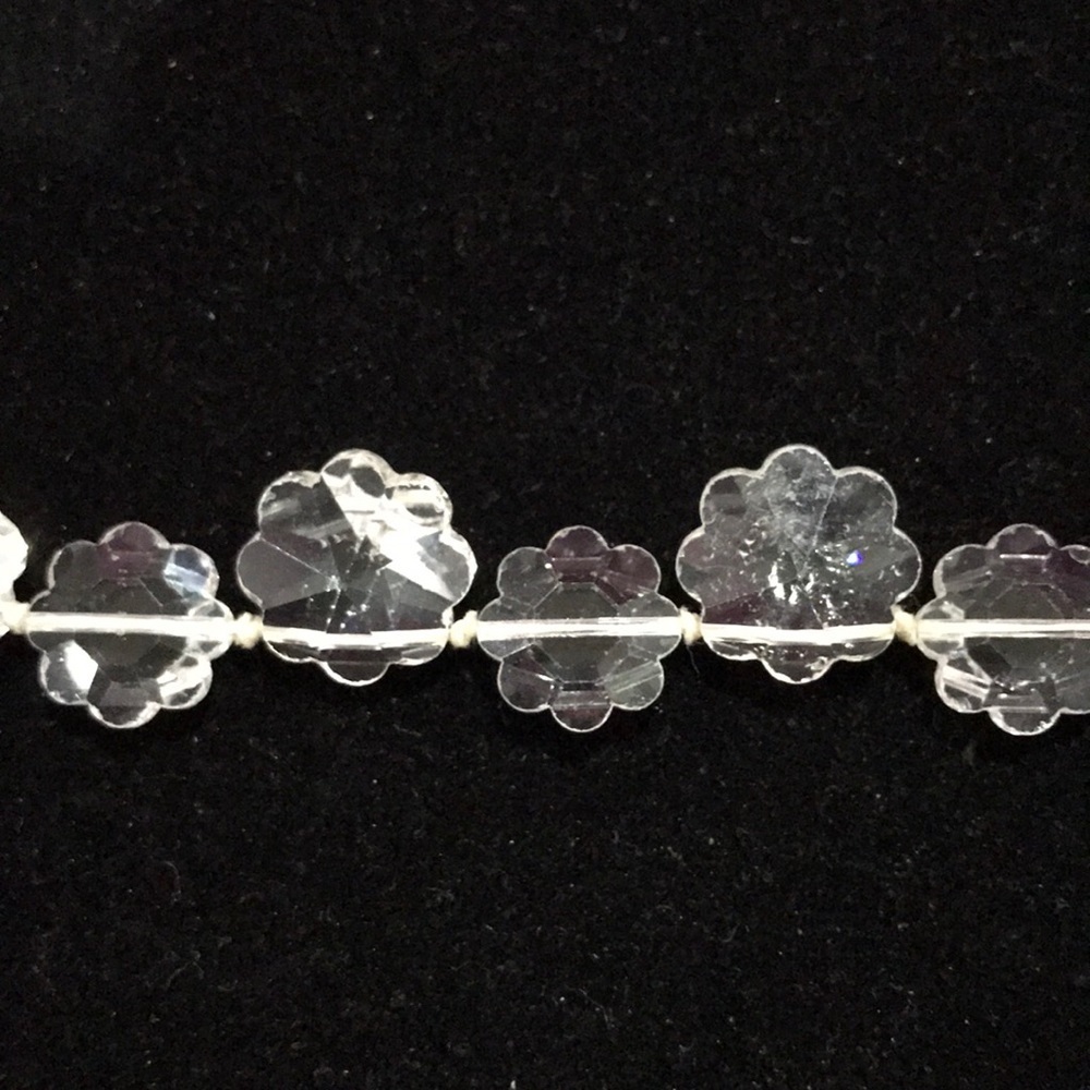 Vintage Floral Shaped Crystal Beaded Necklace. - Picture 5 of 5